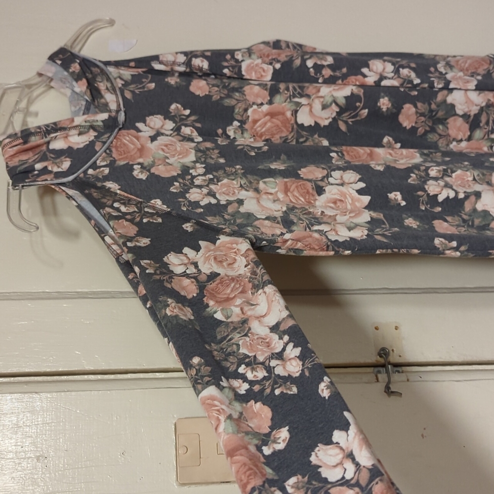 Shoulder peek hooded sweater